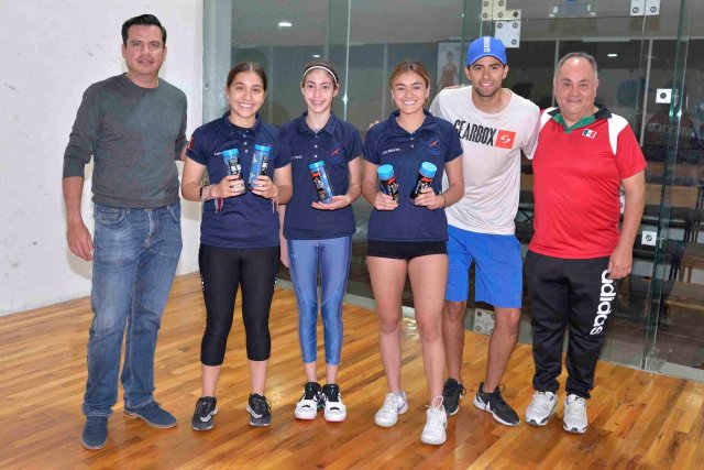 Uniforman a raquetbolistas del Britania para Mundial de Guatemala
